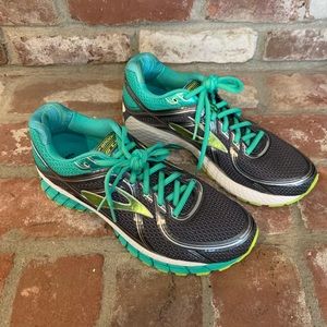 BRAND NEW (in box) Brooks Adrenaline GTS 16